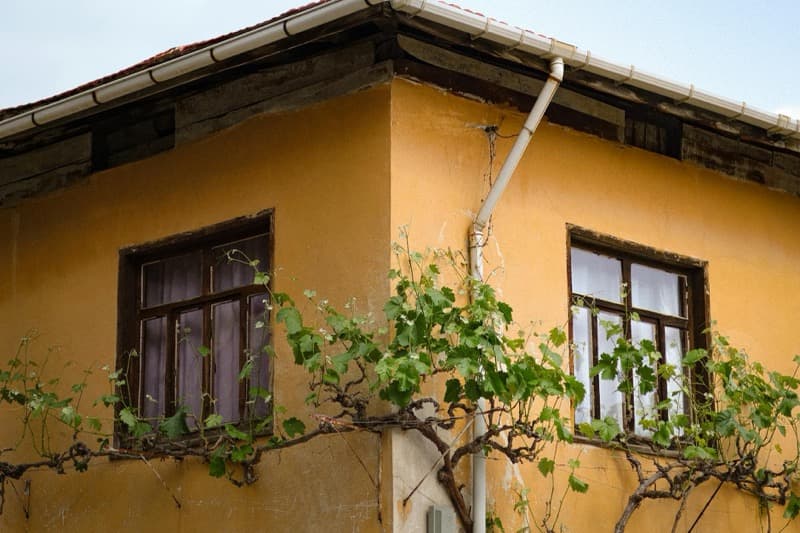 comparison of aluminum, vinyl, and copper gutter materials