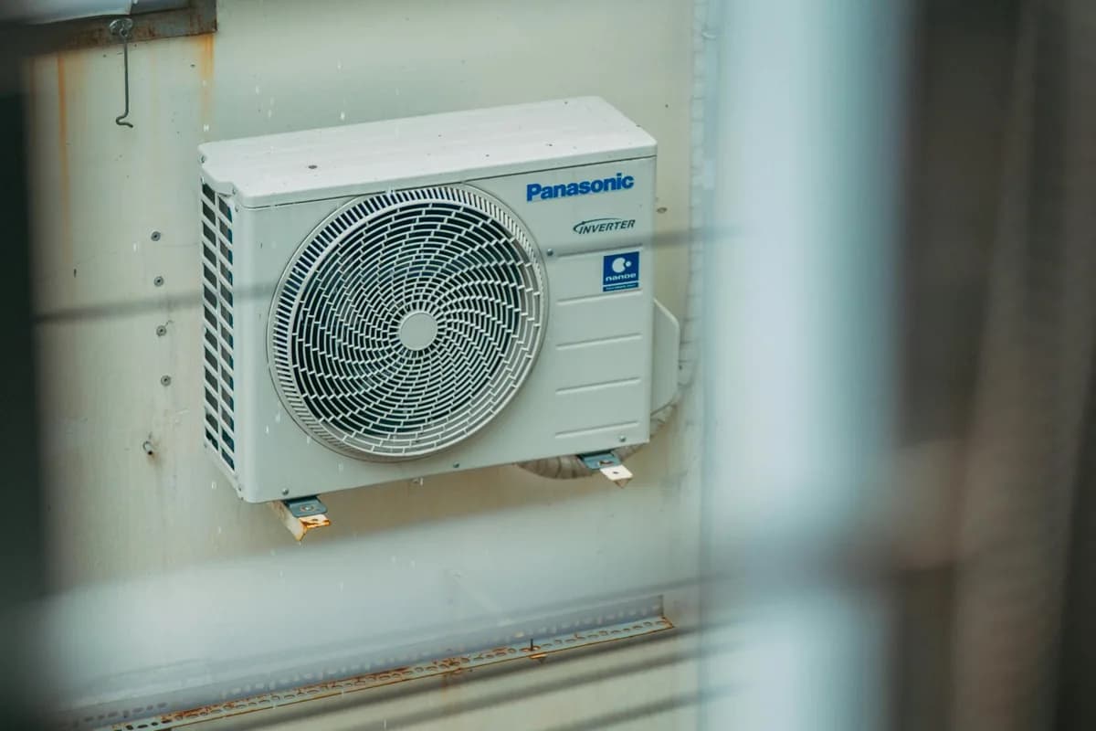 HVAC contractor working in Austin, TX