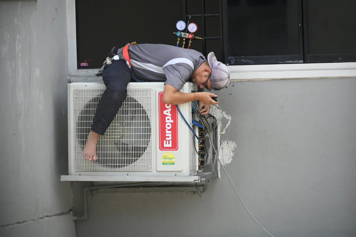 HVAC contractor working in Sydney, NSW