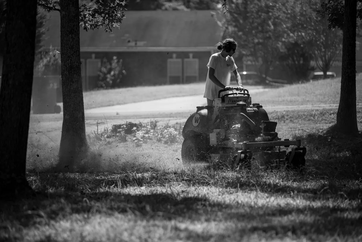 Landscaping contractor working in Cleveland, OH