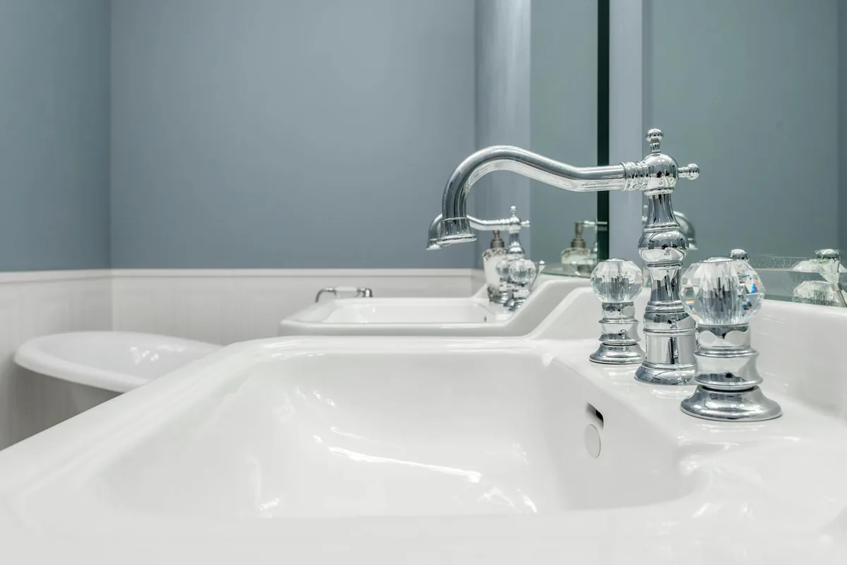 Plumbing contractor working in Indianapolis City Balance, IN