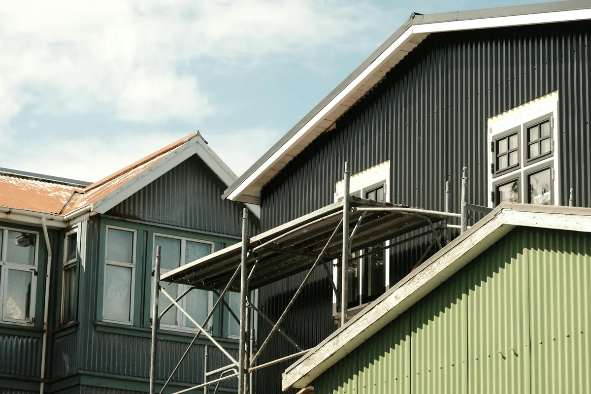 Siding contractor working in Austin, TX