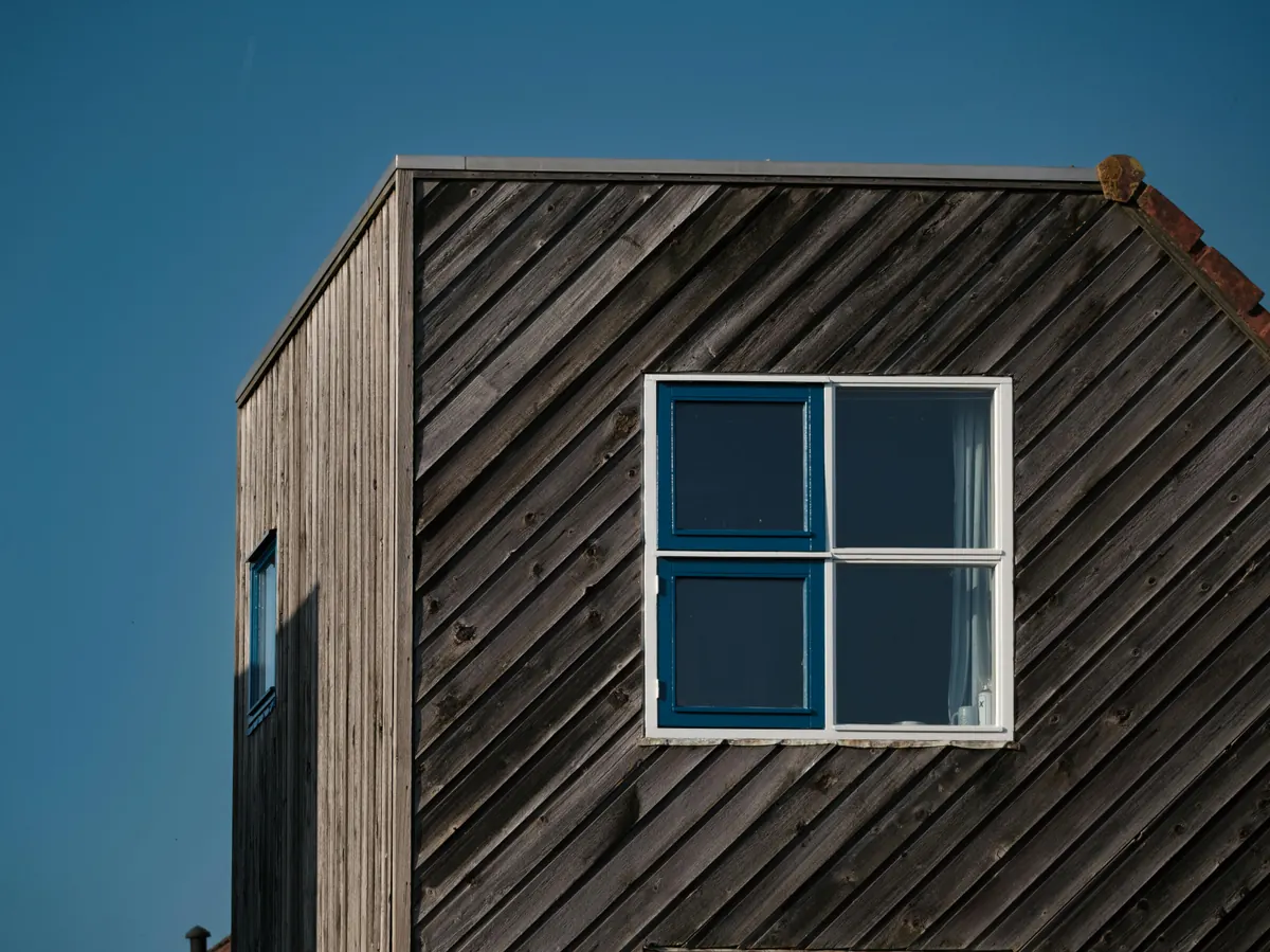 Siding contractor working in Baltimore, MD