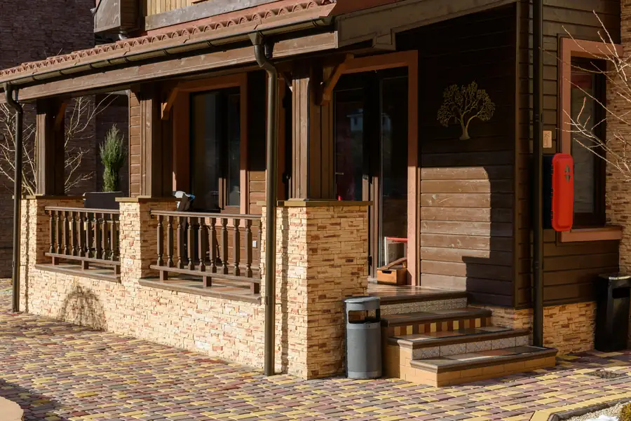 Siding contractor working in Gold Coast, QLD