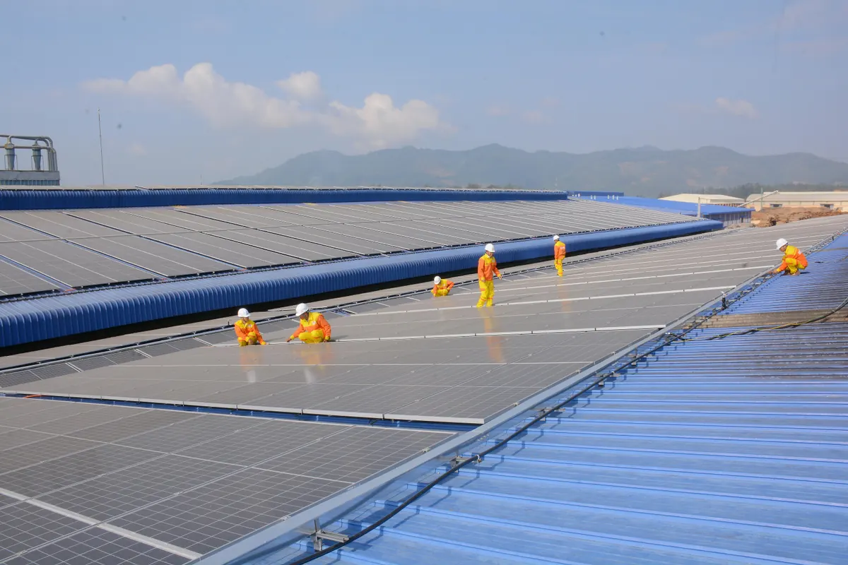 Solar contractor working in Colorado Springs, CO