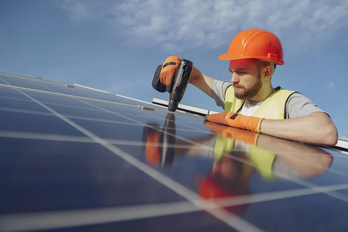 Solar contractor working in Kansas City, MO