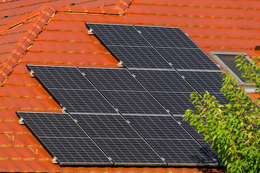 Solar contractor working in Lexington Fayette, KY
