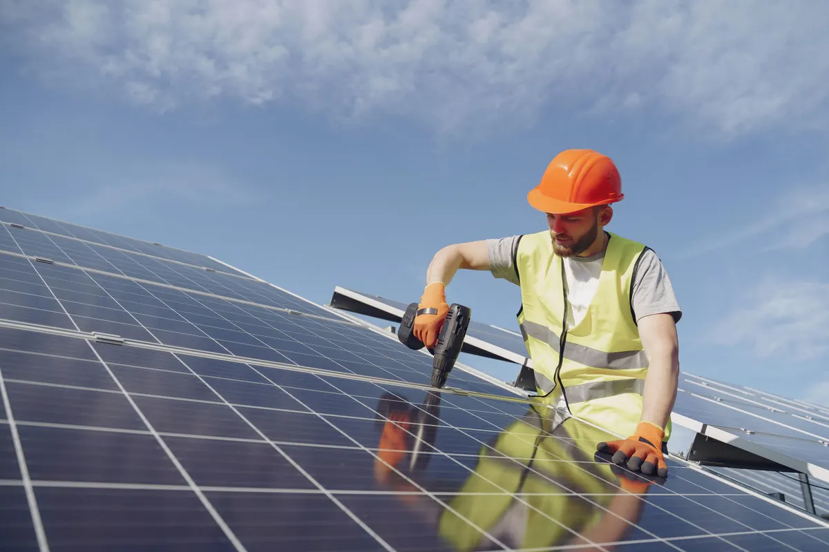 Solar contractor working in Melbourne, VIC