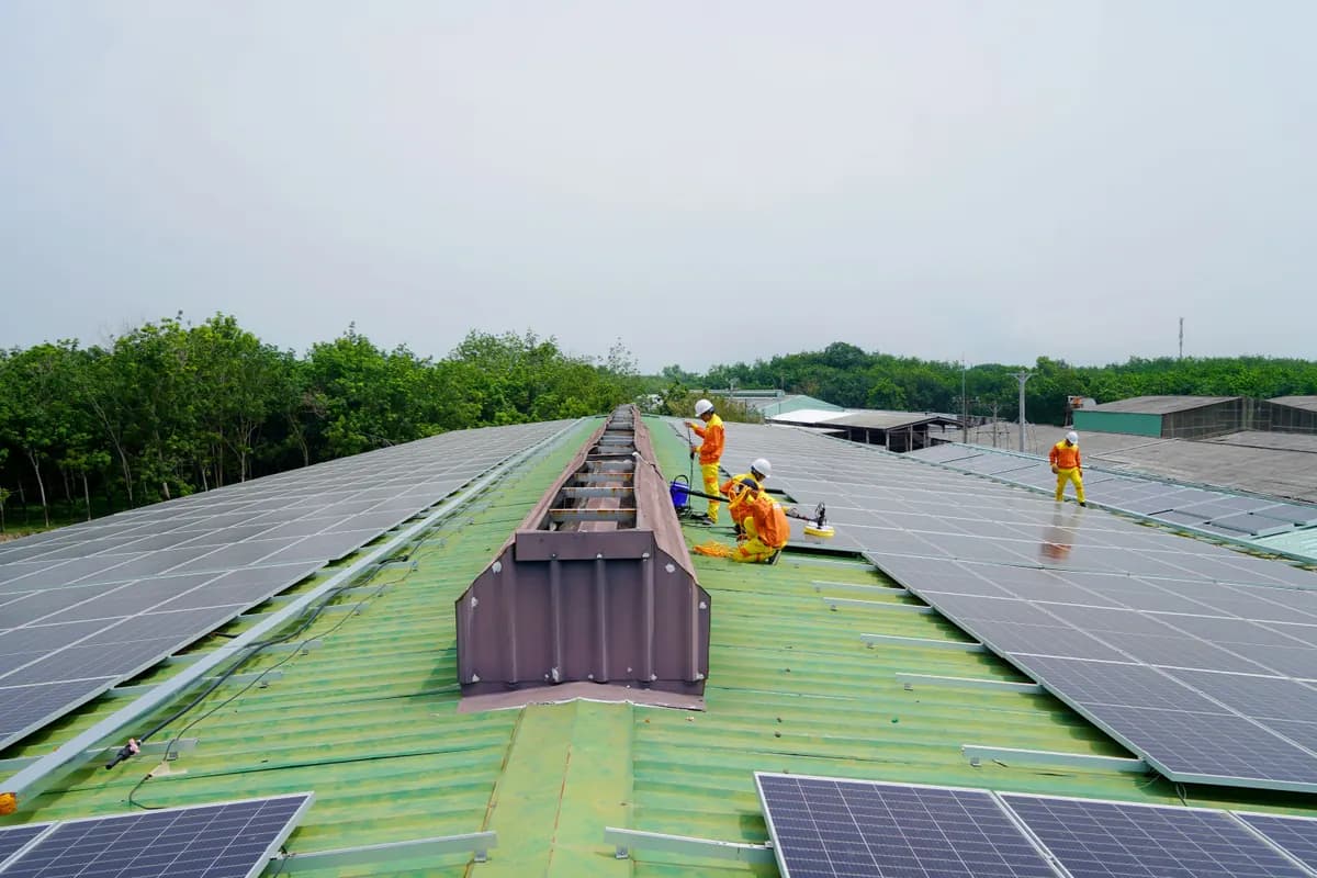 Solar contractor working in Omaha, NE